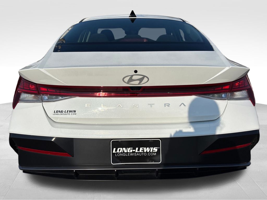 2024 Hyundai Elantra SEL Convenience photo 4