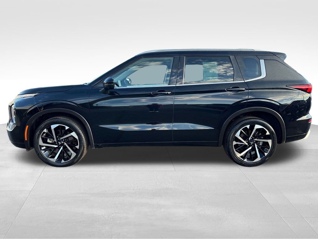 2023 Mitsubishi Outlander SEL photo 2