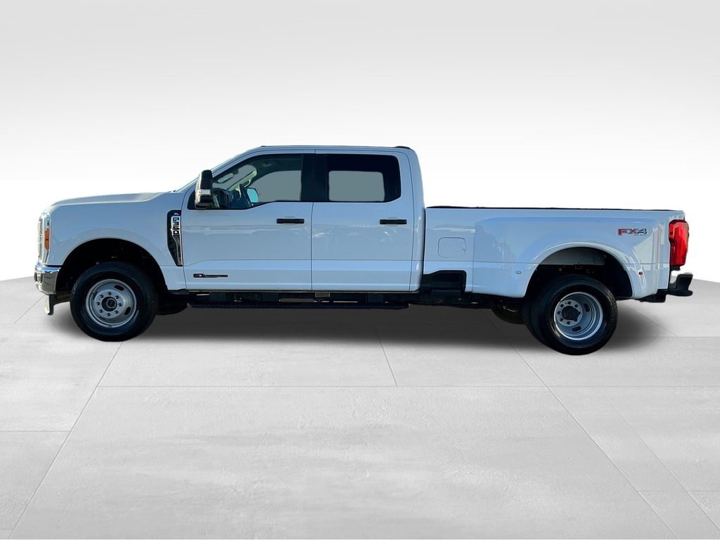 2023 Ford F-350 photo 2