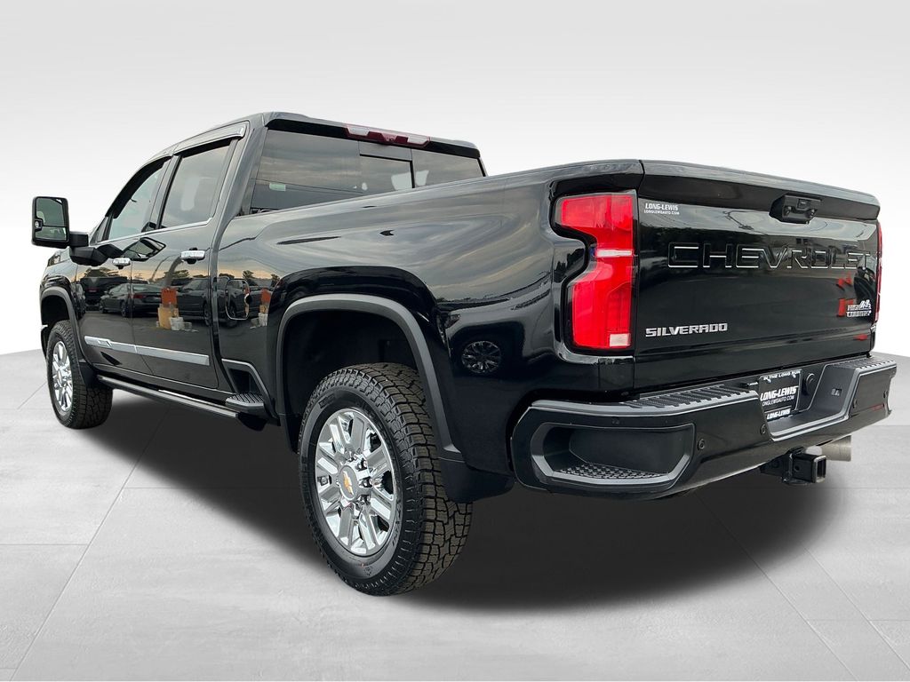 2024 Chevrolet Silverado 2500HD High Country photo 3