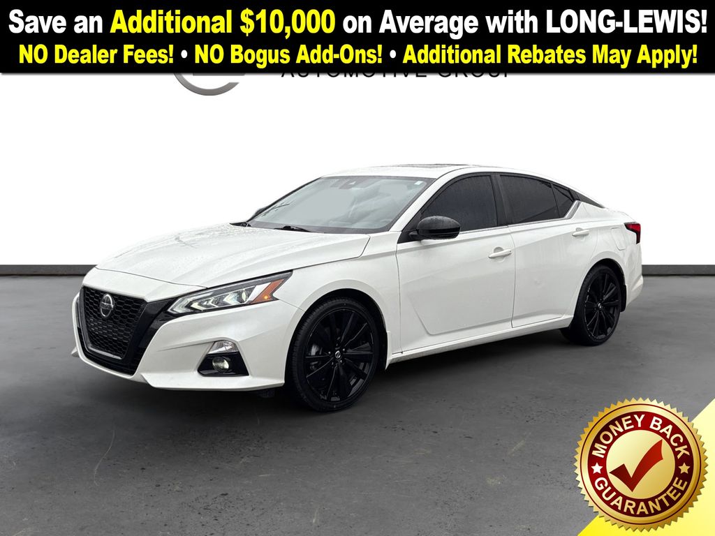 2022 Nissan Altima SR's photo