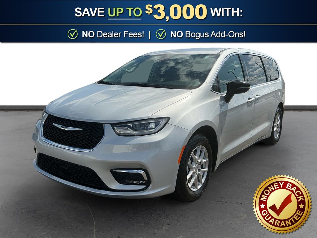 2024 Chrysler Pacifica Touring L's photo