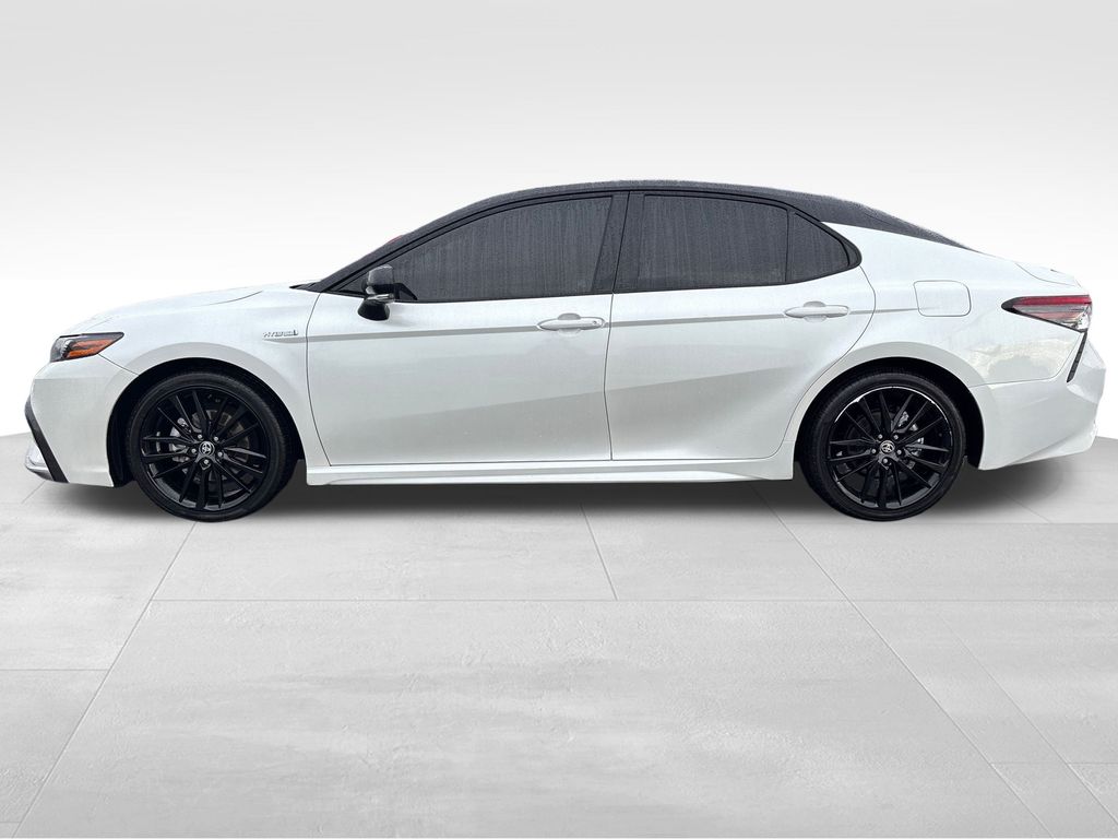 2021 Toyota Camry Hybrid XSE photo 2
