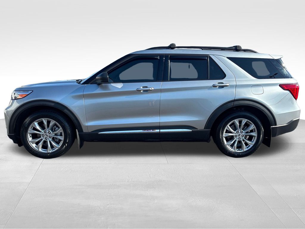 2024 Ford Explorer XLT photo 2