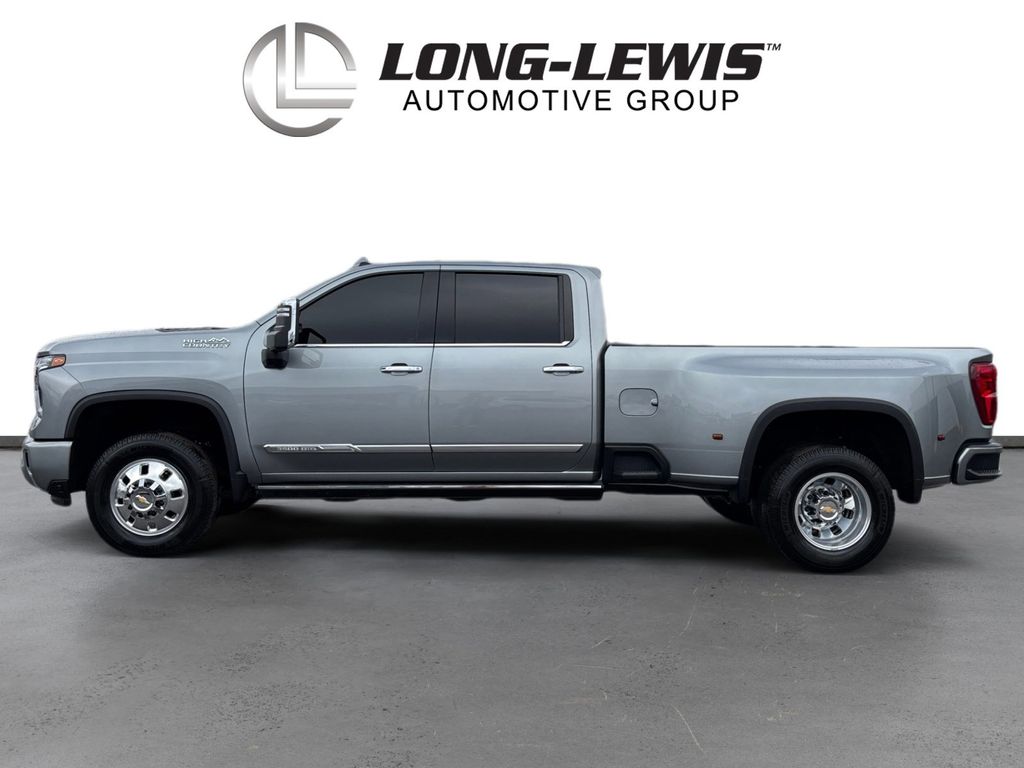 2024 Chevrolet Silverado 3500HD High Country photo 2