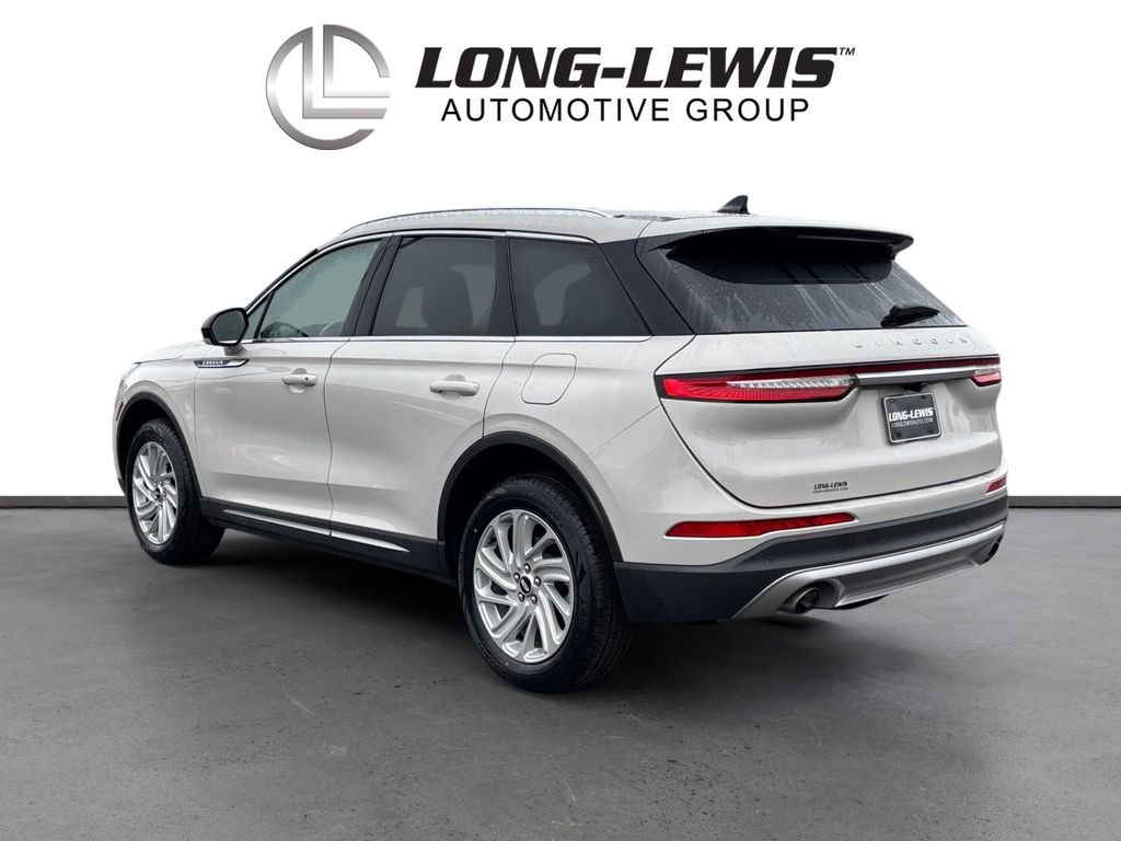 2022 Lincoln Corsair Standard photo 3