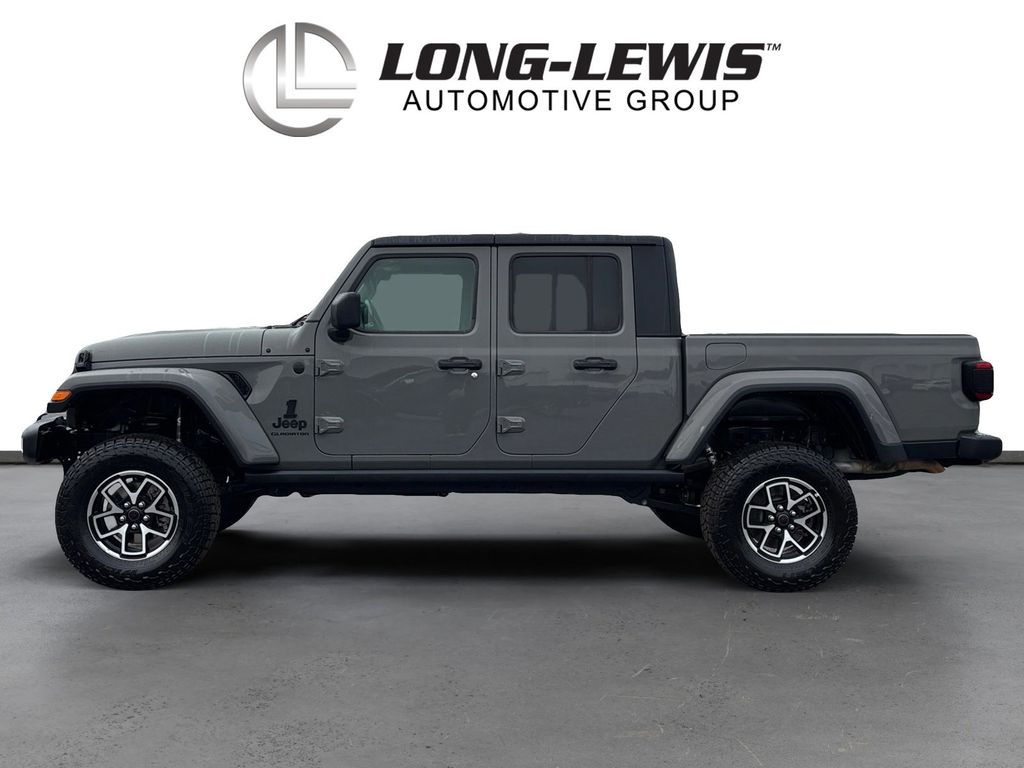 2021 Jeep Gladiator Sport S photo 2