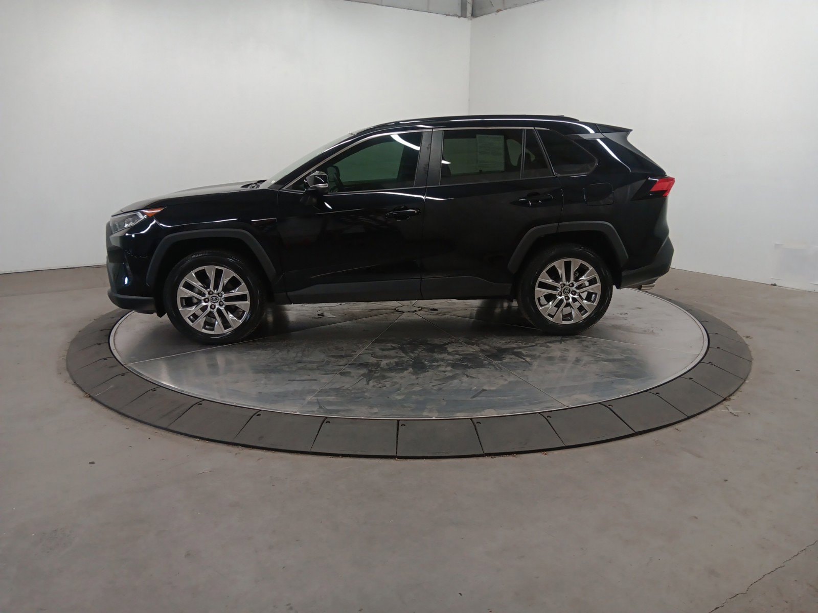 Used 2020 Toyota RAV4 XLE Premium with VIN 2T3C1RFVXLW089710 for sale in Muscle Shoals, AL