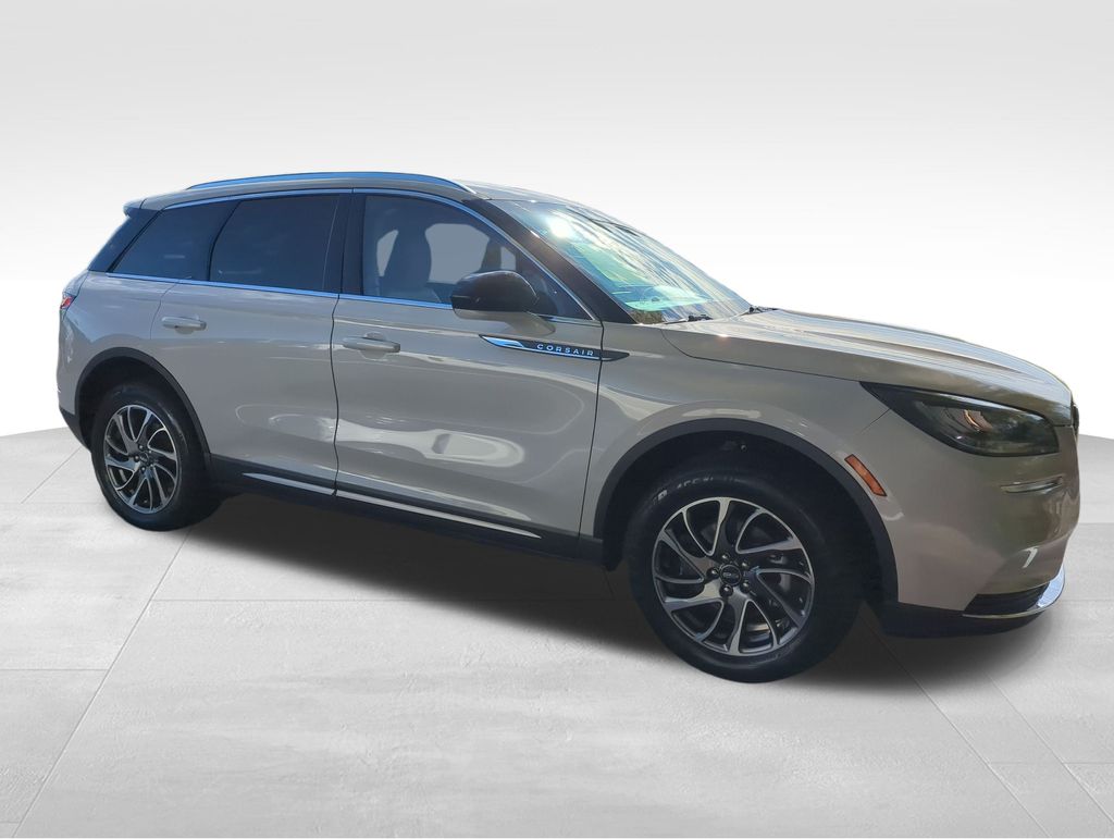 2022 Lincoln Corsair Standard photo 3