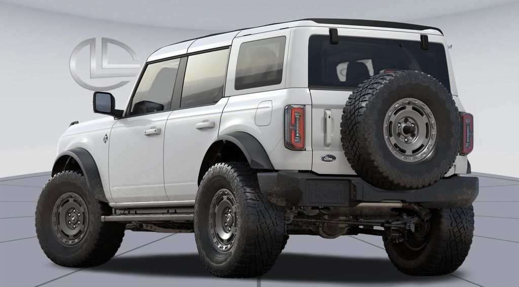 2025 Ford Bronco Outer Banks photo 2