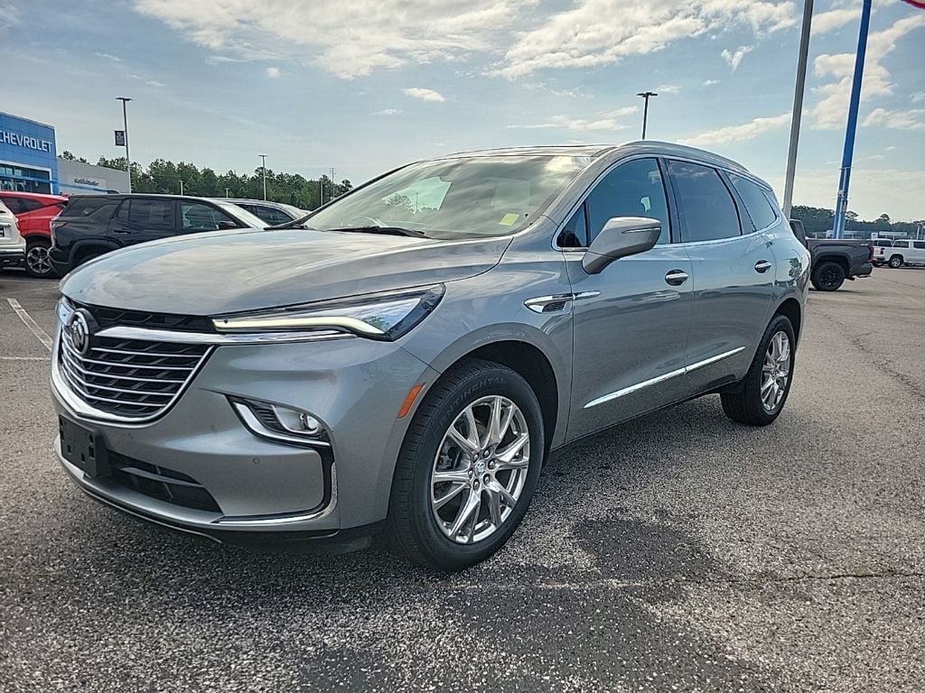 2023 Buick Enclave Essence AWD's photo