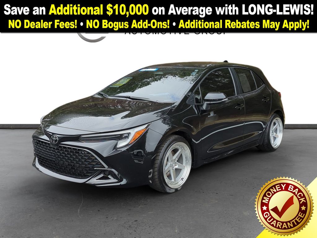 2025 Toyota Corolla Hatchback SE's photo