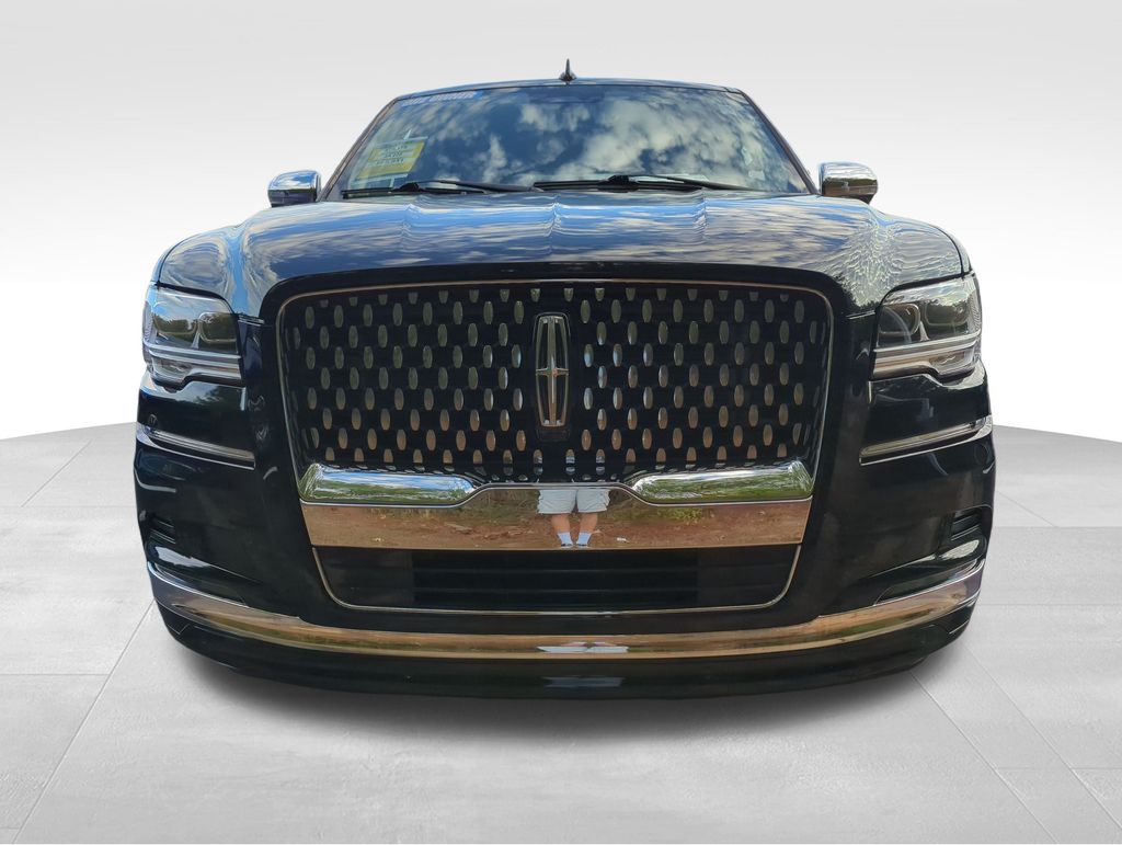 2023 Lincoln Navigator Black Label photo 2