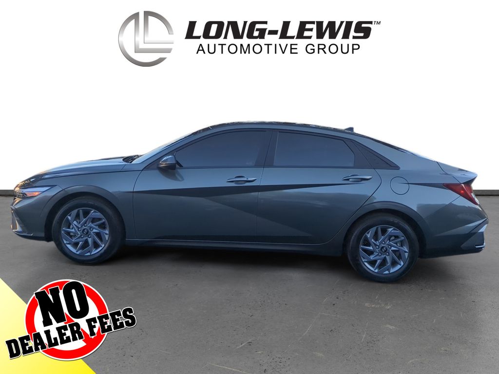 2024 Hyundai Elantra SEL photo 2