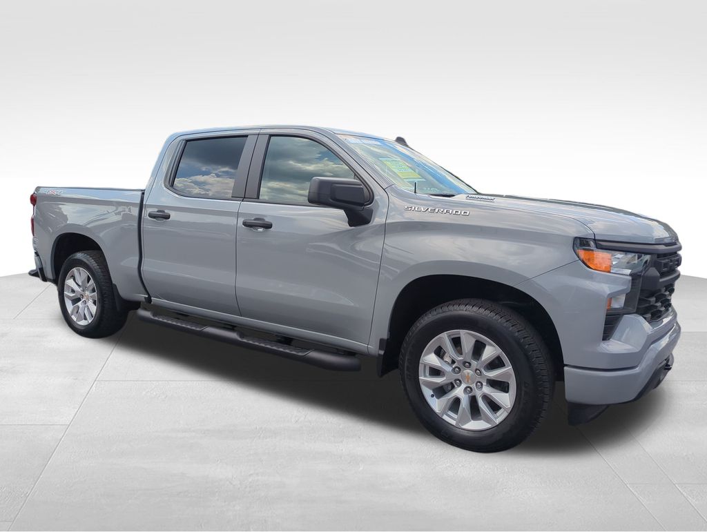 2025 Chevrolet Silverado 1500 Custom photo 3