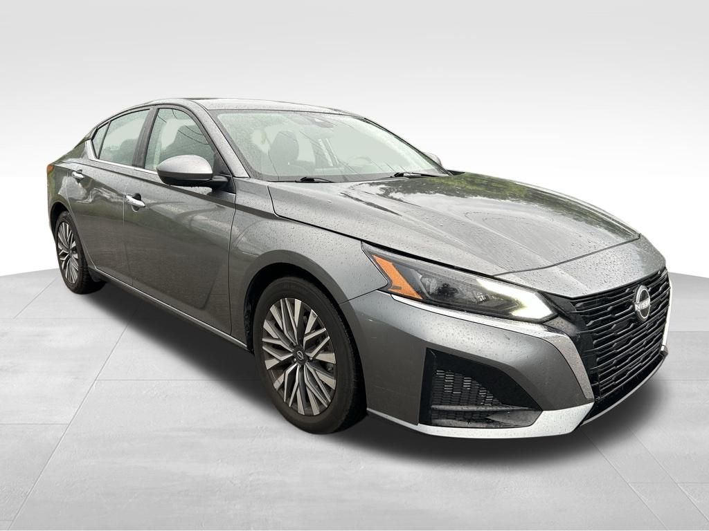 2023 Nissan Altima 2.5 SV photo 3