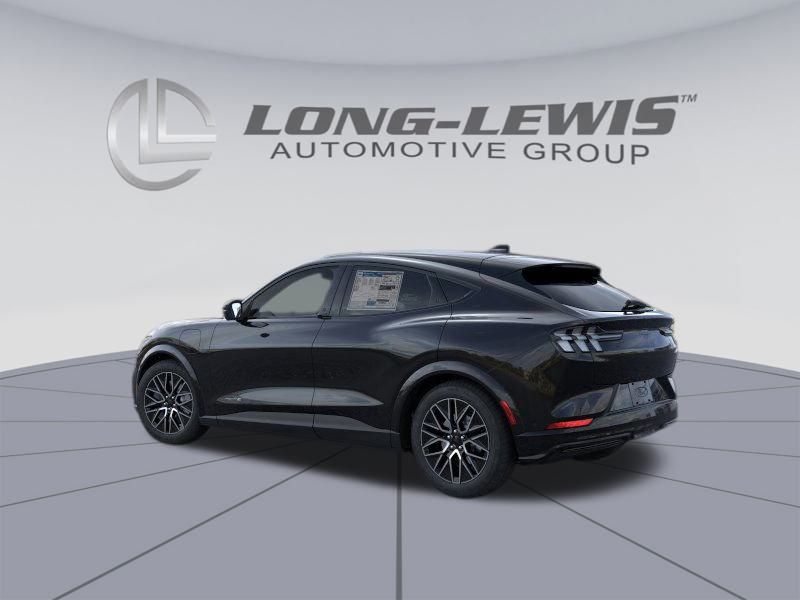 2025 Ford Mustang Mach-E Premium photo 4