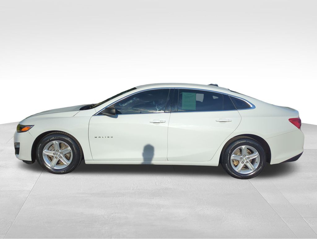 2022 Chevrolet Malibu LS photo 4