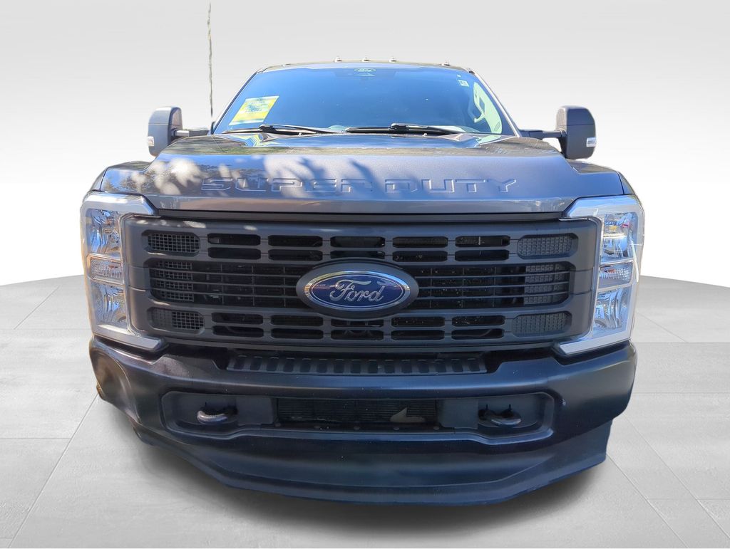 2024 Ford F-350 photo 2