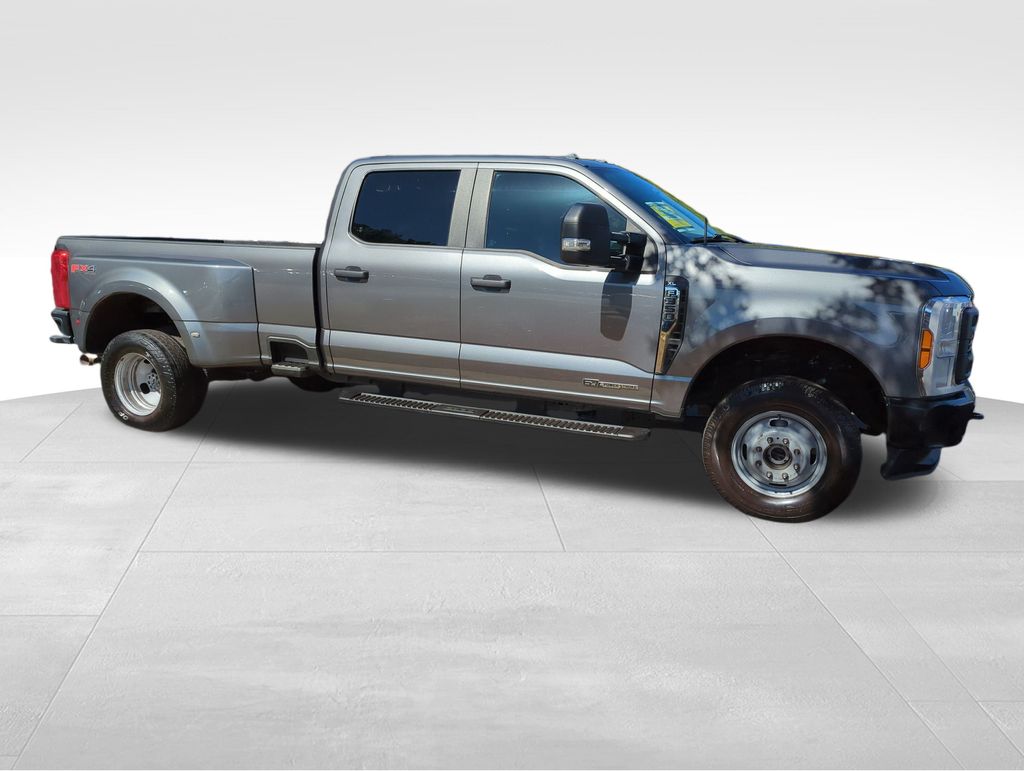 2024 Ford F-350 photo 3