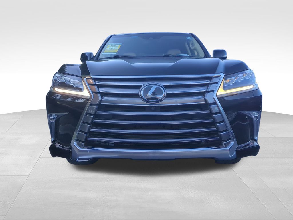 2016 Lexus LX 570 photo 2