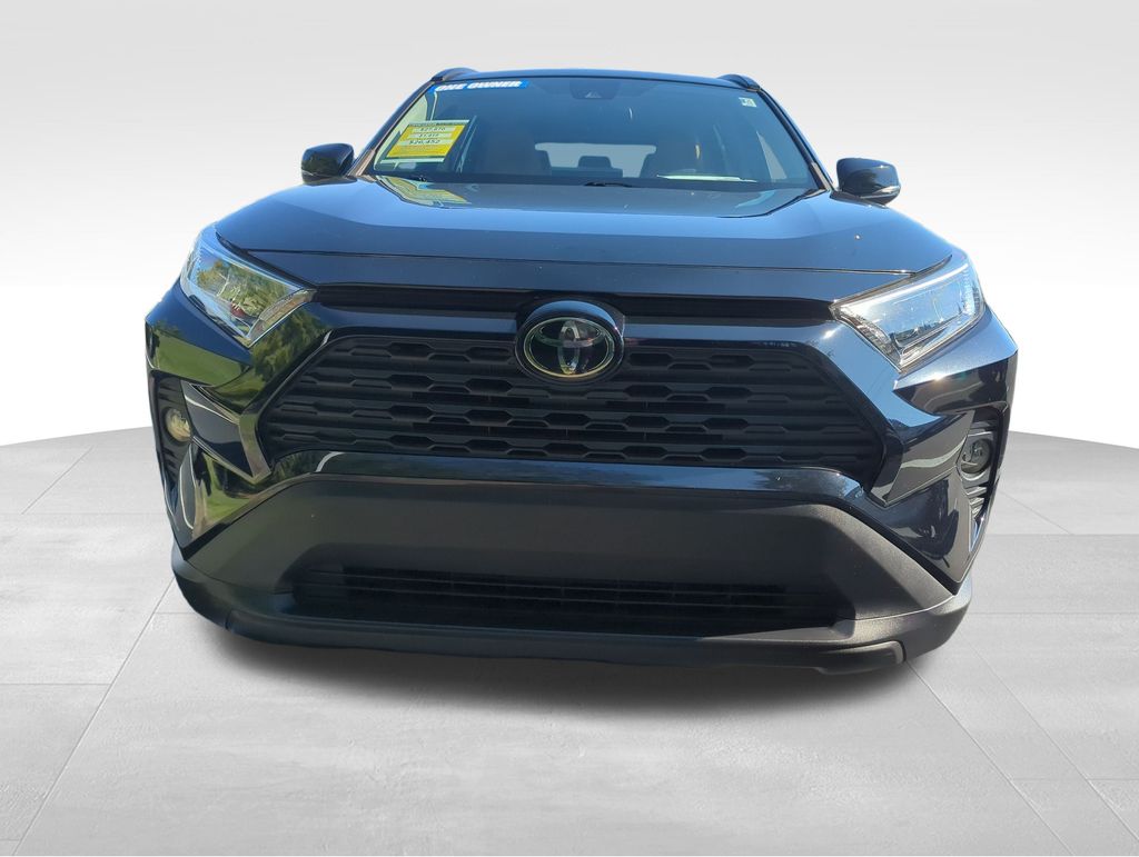 2021 Toyota RAV4 XLE photo 2