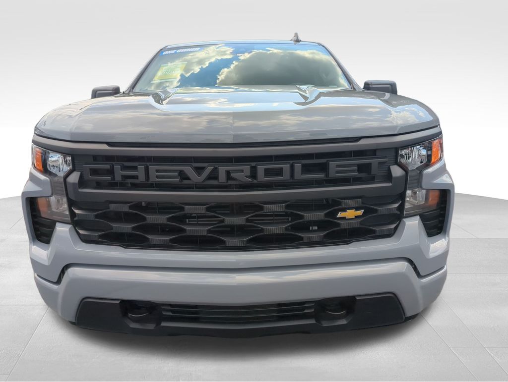 2025 Chevrolet Silverado 1500 Custom photo 2