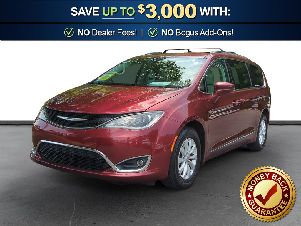2017 Chrysler Pacifica Touring-L's photo