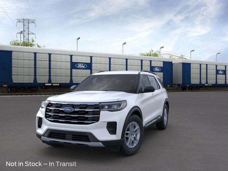 2025 Ford Explorer photo 2