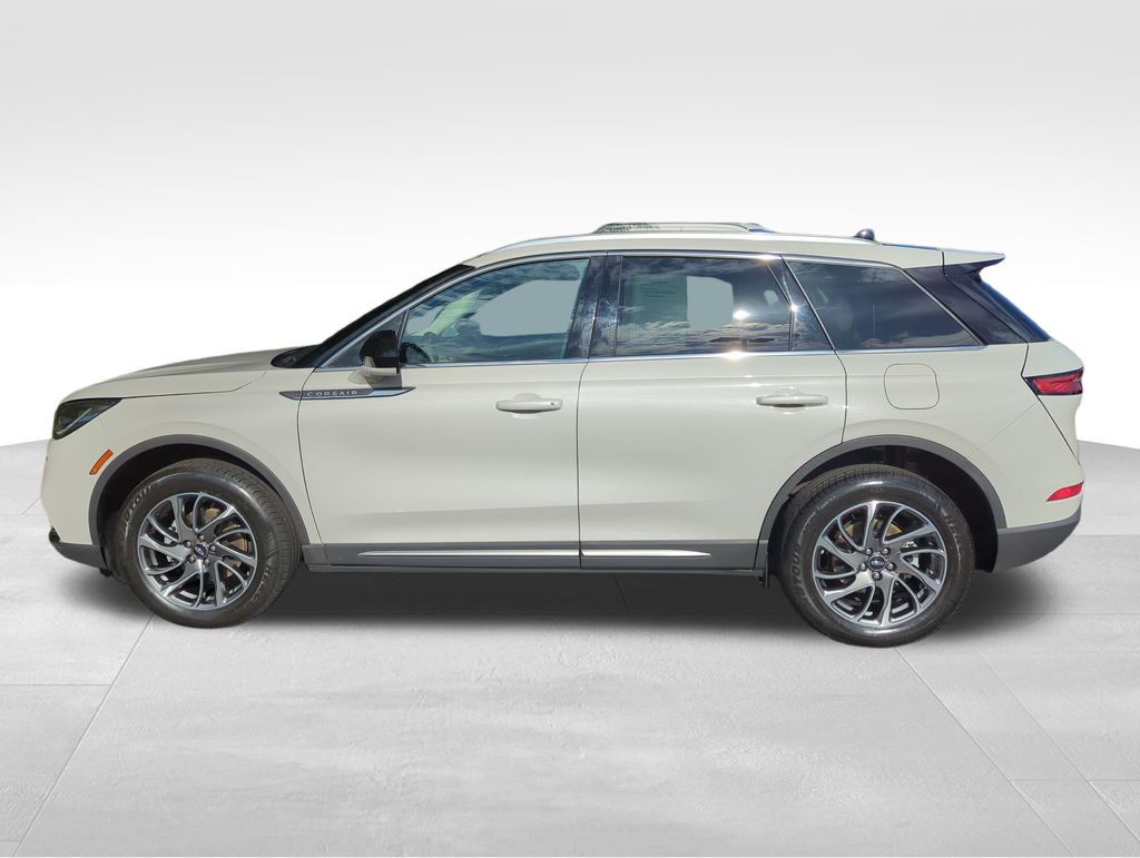 2022 Lincoln Corsair Standard photo 4
