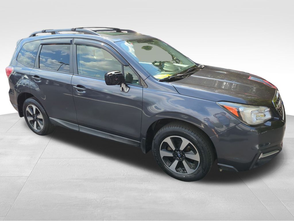 2017 Subaru Forester 2.5i Premium photo 3