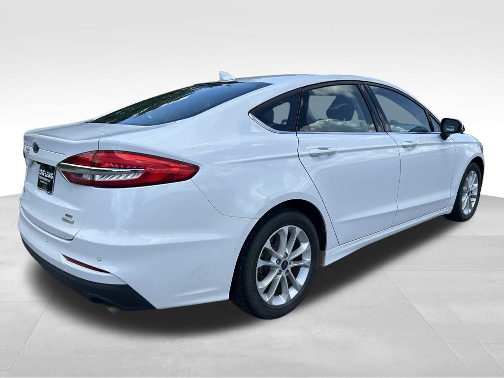 2020 Ford Fusion SE photo 4