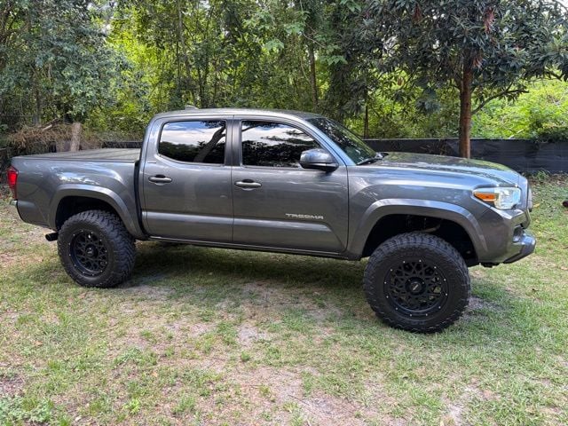 2021 Toyota Tacoma SR5 Double Cab 2WD V6 Auto Short Bed's photo