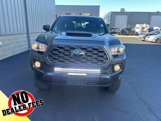 2022 Toyota Tacoma TRD Sport photo 2