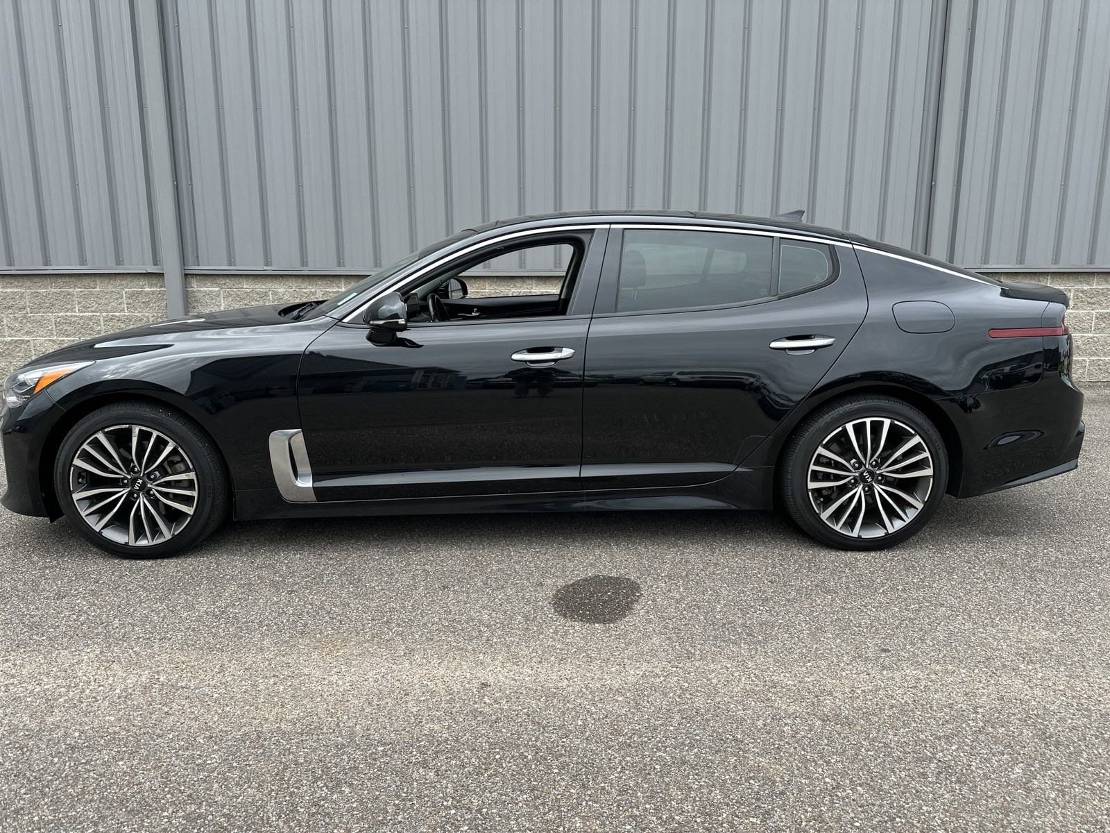 Used 2018 Kia Stinger Premium with VIN KNAE25LA6J6024168 for sale in Prattville, AL