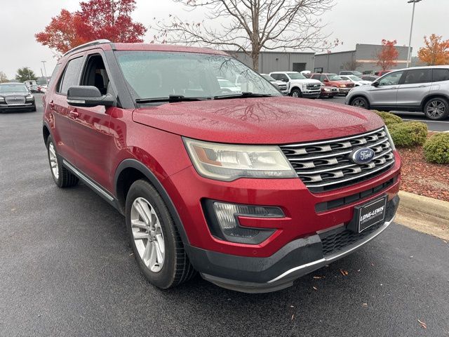 2016 Ford Explorer XLT photo 2