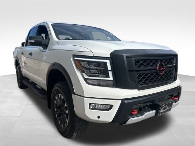 2024 Nissan Titan PRO-4X photo 3