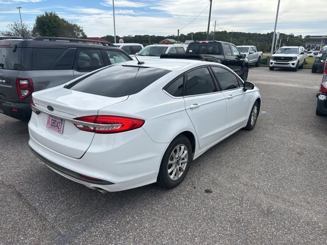 2017 Ford Fusion S photo 3