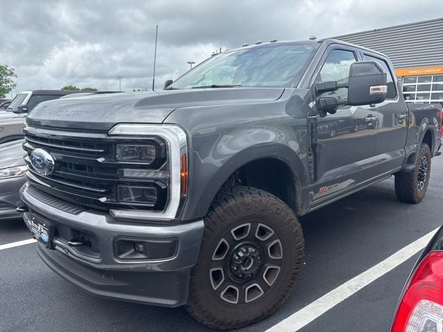 2025 Ford F-250 Platinum 4x4 Crew Cab 8' Box's photo