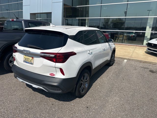 2023 Kia Seltos LX photo 3