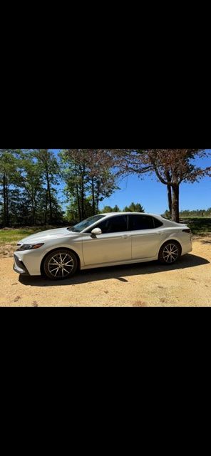 2023 Toyota Camry SE's photo