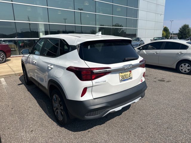 2023 Kia Seltos LX photo 4