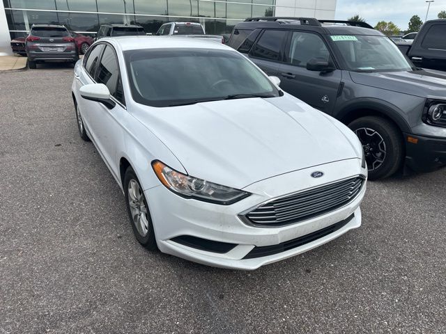 2017 Ford Fusion S photo 2