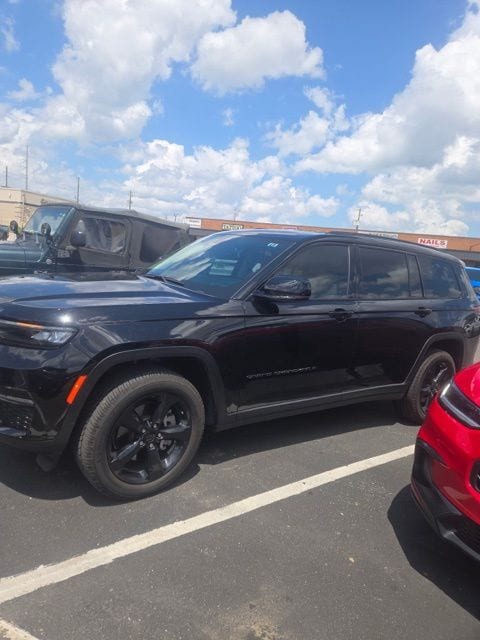 2022 Jeep Grand Cherokee L Limited's photo
