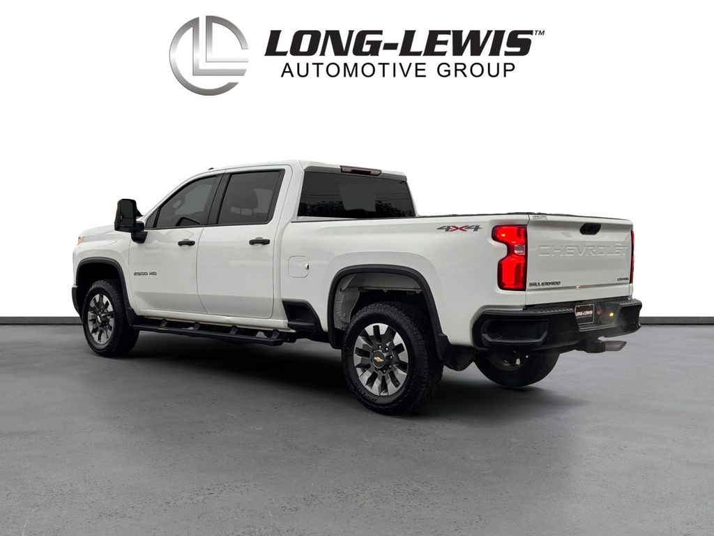2021 Chevrolet Silverado 2500HD Custom photo 3