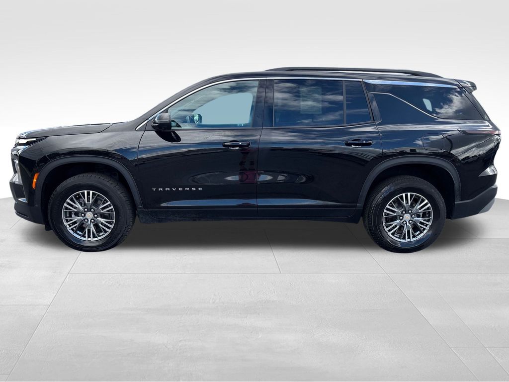 2024 Chevrolet Traverse photo 2