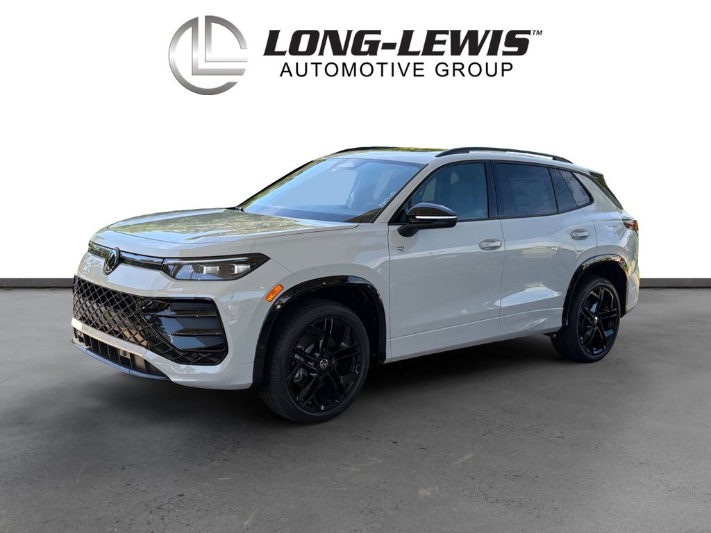 2026 Volkswagen Tiguan 2.0T SE R-Line Black 4Motion's photo