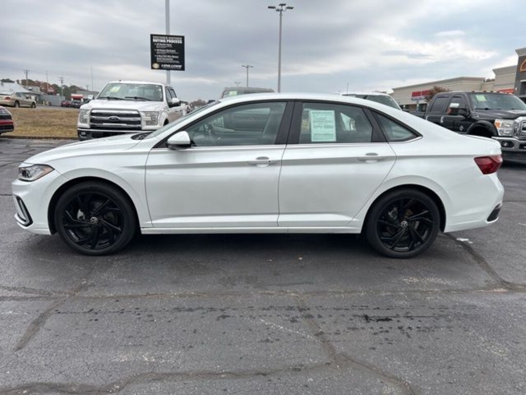 Certified 2025 Volkswagen Jetta 1.5T SE Sedan