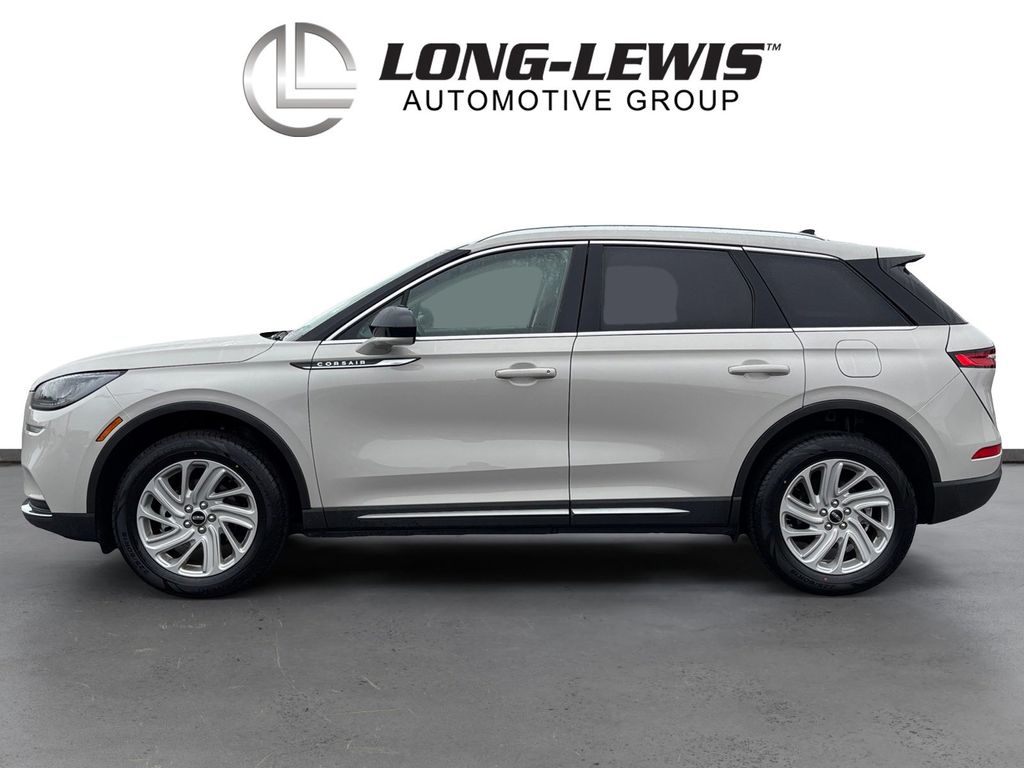 2022 Lincoln Corsair Standard photo 2