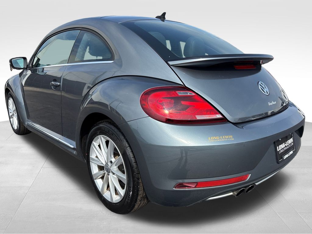 2019 Volkswagen Beetle SE photo 3